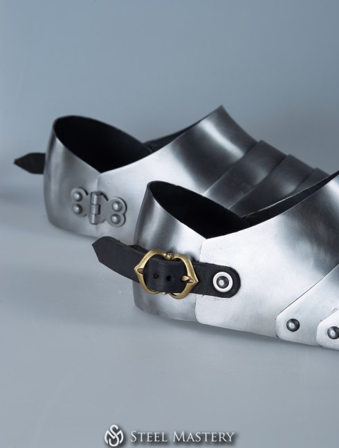 Milanese blunt toe sabatons, 1450-1485 years.  Armure de plaques