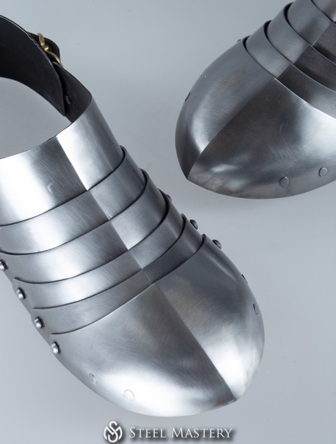 Milanese blunt toe sabatons, 1450-1485 years.  Armure de plaques