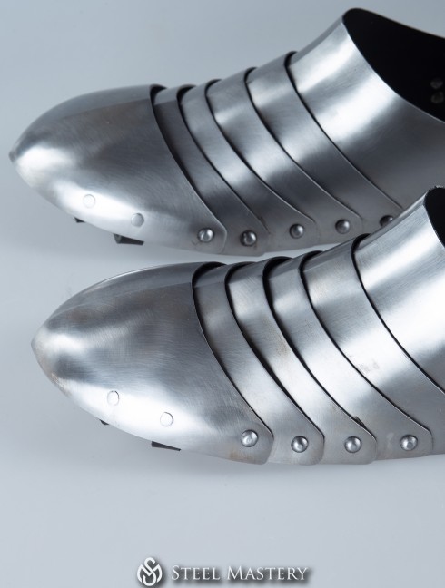 Milanese blunt toe sabatons, 1450-1485 years.  Armure de plaques