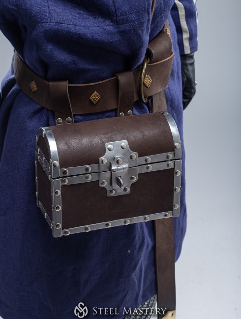 Vernon Roche's treasure chest (world of "The Witcher 3: Wild Hunt) Bags