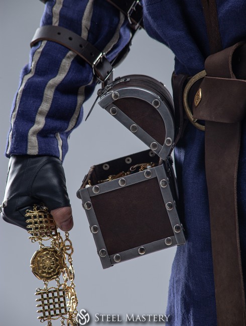 Vernon Roche's treasure chest (world of "The Witcher 3: Wild Hunt) Bags