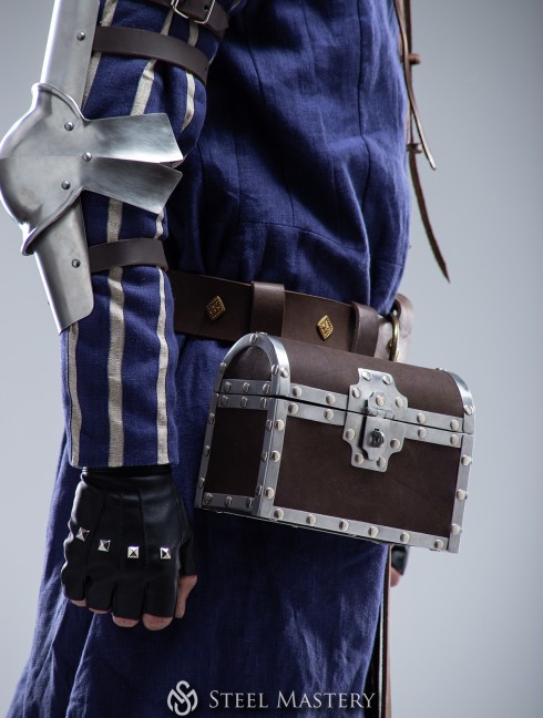 Vernon Roche's treasure chest (world of "The Witcher 3: Wild Hunt) Sacs