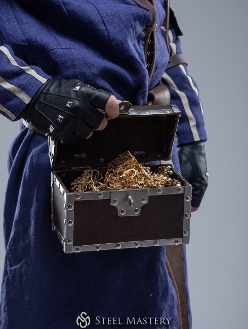 Vernon Roche's treasure chest (world of "The Witcher 3: Wild Hunt) Beutel