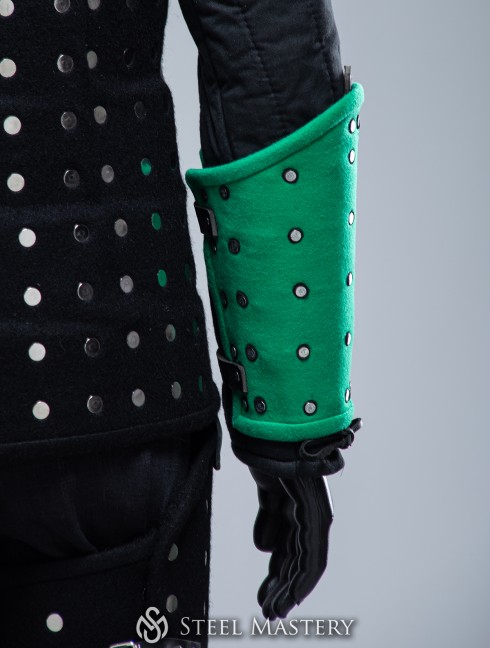 LIGTH GREEN WOOLEN MEDIEVAL BRACERS S SIZE IN STOCK Pronte per essere spedite