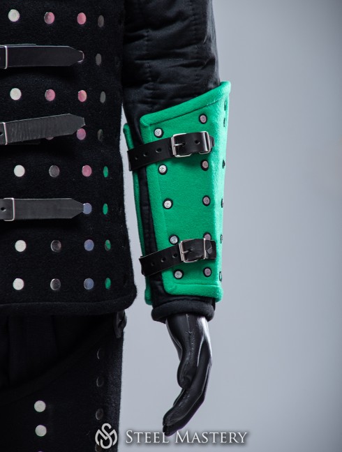 LIGTH GREEN WOOLEN MEDIEVAL BRACERS S SIZE IN STOCK Pronte per essere spedite