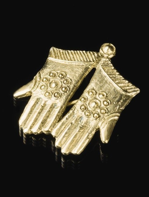 Pilgrim badge "Pair of bishop's gloves" 4 in stock  