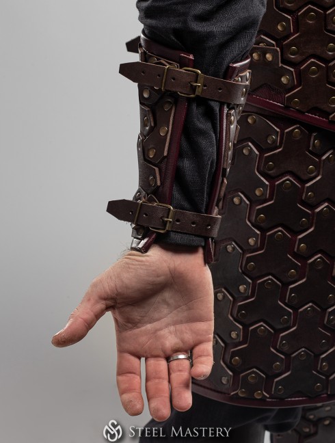 Star fantasy leather bracers  Vecchie categorie