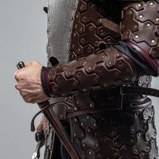 Star fantasy leather bracers  image-1