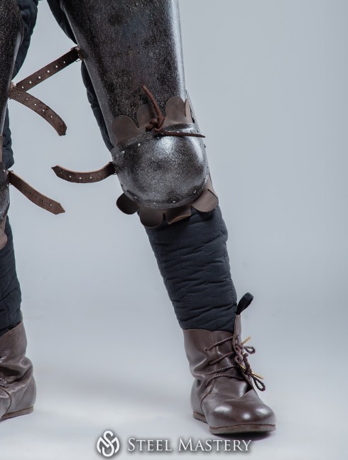 Thigh and knee protection hardened steel with blackened hammered finish  Versandfertig