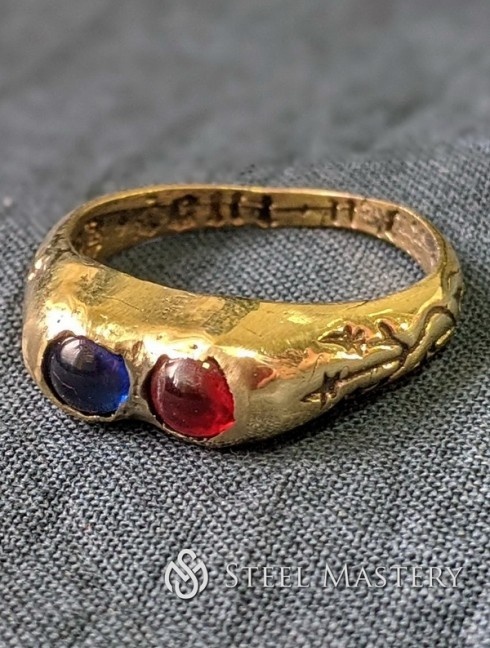 Medieval ring with two gems and inscription "Due tout mon coer" ("With all my heart"). France or England, 15th century. Alte Kategorien