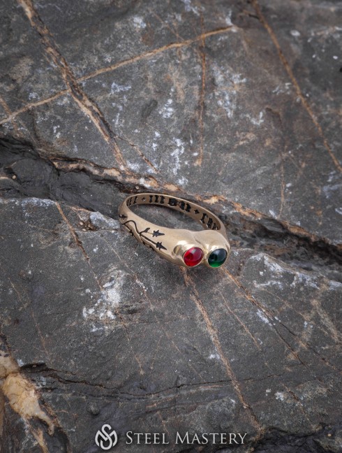 Medieval ring with two gems and inscription "Due tout mon coer" ("With all my heart"). France or England, 15th century. Anciennes catégories