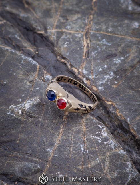 Medieval ring with two gems and inscription "Due tout mon coer" ("With all my heart"). France or England, 15th century. Anciennes catégories