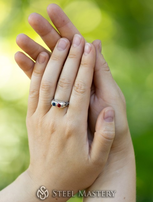 Medieval ring with two gems and inscription "Due tout mon coer" ("With all my heart"). France or England, 15th century. Vecchie categorie