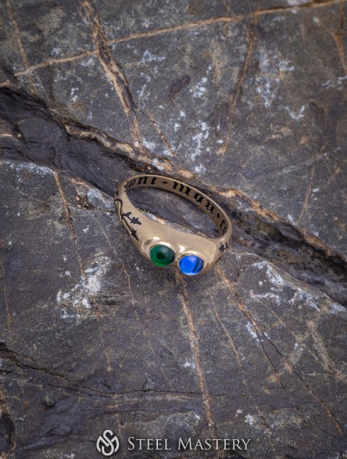 Medieval ring with two gems and inscription "Due tout mon coer" ("With all my heart"). France or England, 15th century. Anciennes catégories