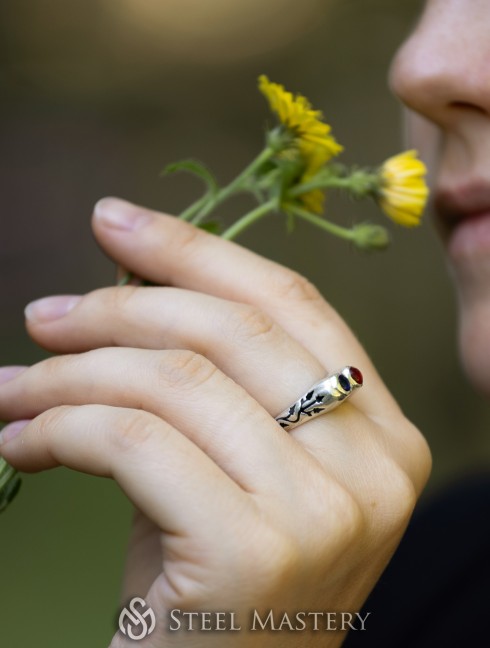 Medieval ring with two gems and inscription "Due tout mon coer" ("With all my heart"). France or England, 15th century. Alte Kategorien
