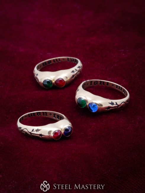 Medieval ring with two gems and inscription "Due tout mon coer" ("With all my heart"). France or England, 15th century. Anciennes catégories