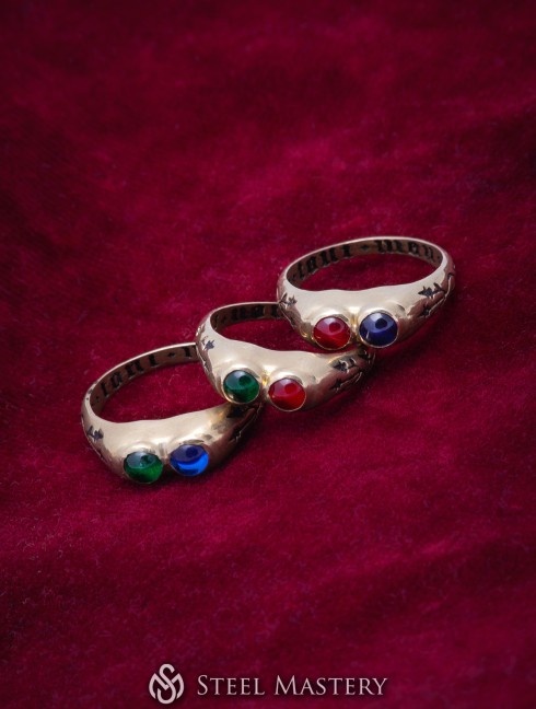 Medieval ring with two gems and inscription "Due tout mon coer" ("With all my heart"). France or England, 15th century. Anciennes catégories