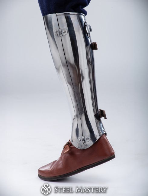 CLOSED HINGED GREAVES XIV-XV CENT IN STOCK 