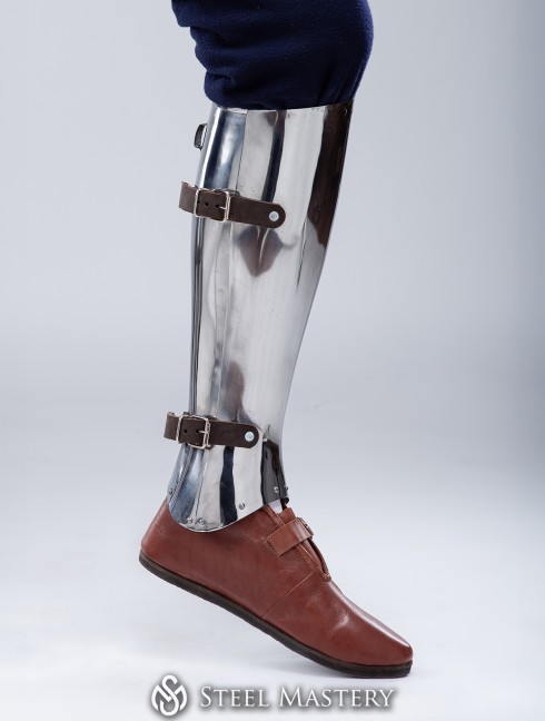 CLOSED HINGED GREAVES XIV-XV CENT IN STOCK 