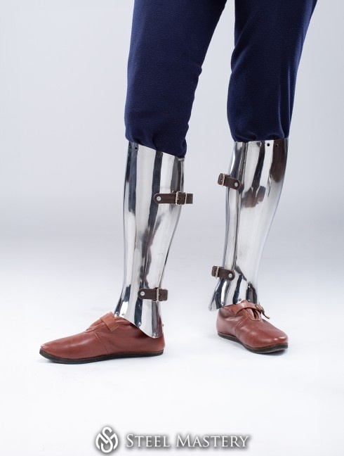 CLOSED HINGED GREAVES XIV-XV CENT IN STOCK 