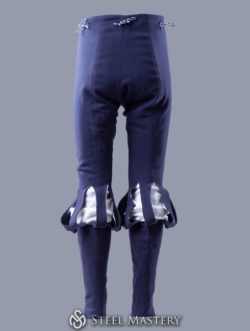 Tight chausses with slashed on knees Chausses et pantalons