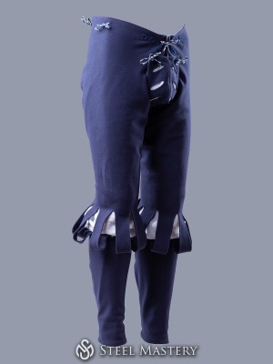 Tight chausses with slashed on knees