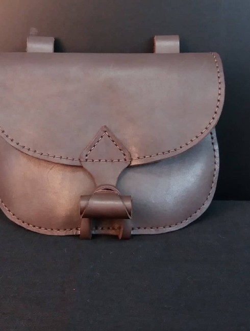 Leather bag with valve Bolsos