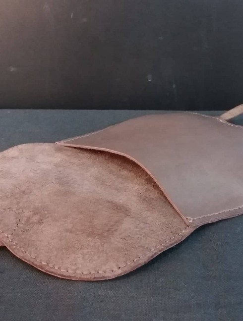 Leather bag with valve Sacs