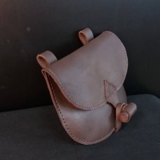 Leather bag with valve image-1