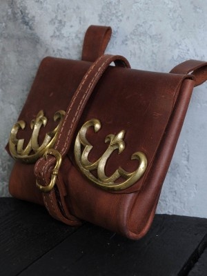 Leather bag with cast mounts