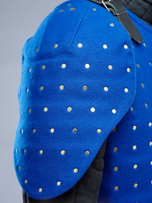 Cold-rolled royal blue spaulders 