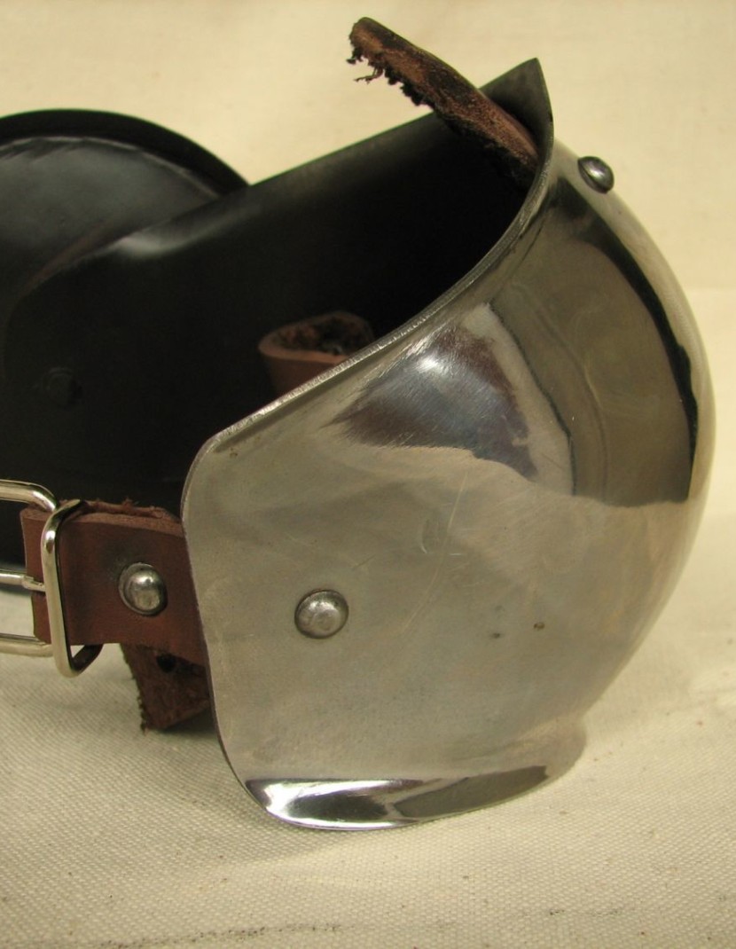 Forearms with elbow caps and round rondels photo made by Steel-mastery.com