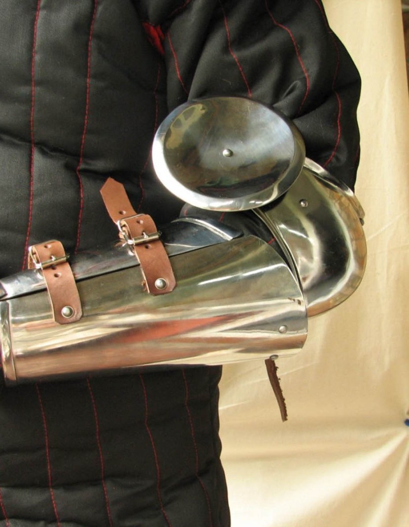 Forearms with elbow caps and round rondels photo made by Steel-mastery.com