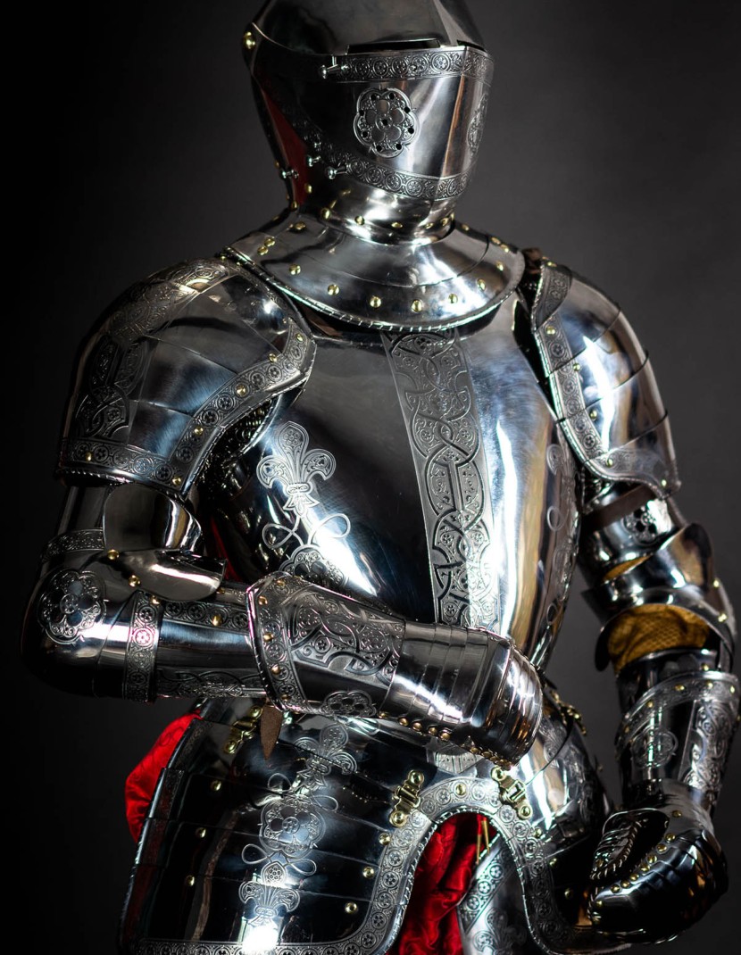 Knightly arms plate, part of full plate armor (garniture) of George Clifford, end of the XVI century photo made by Steel-mastery.com