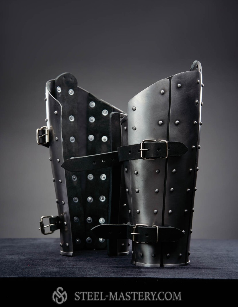 Anatomical splinted bracers photo made by Steel-mastery.com