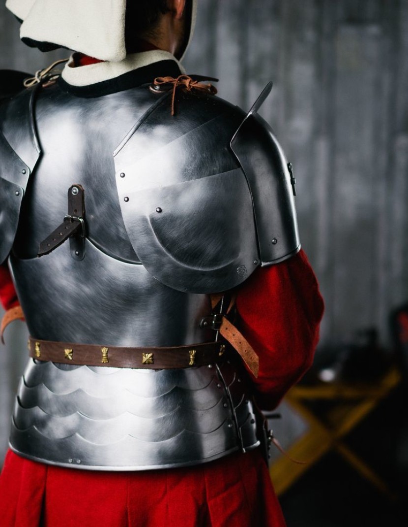 English gothic cuirass - 1483 year photo made by Steel-mastery.com