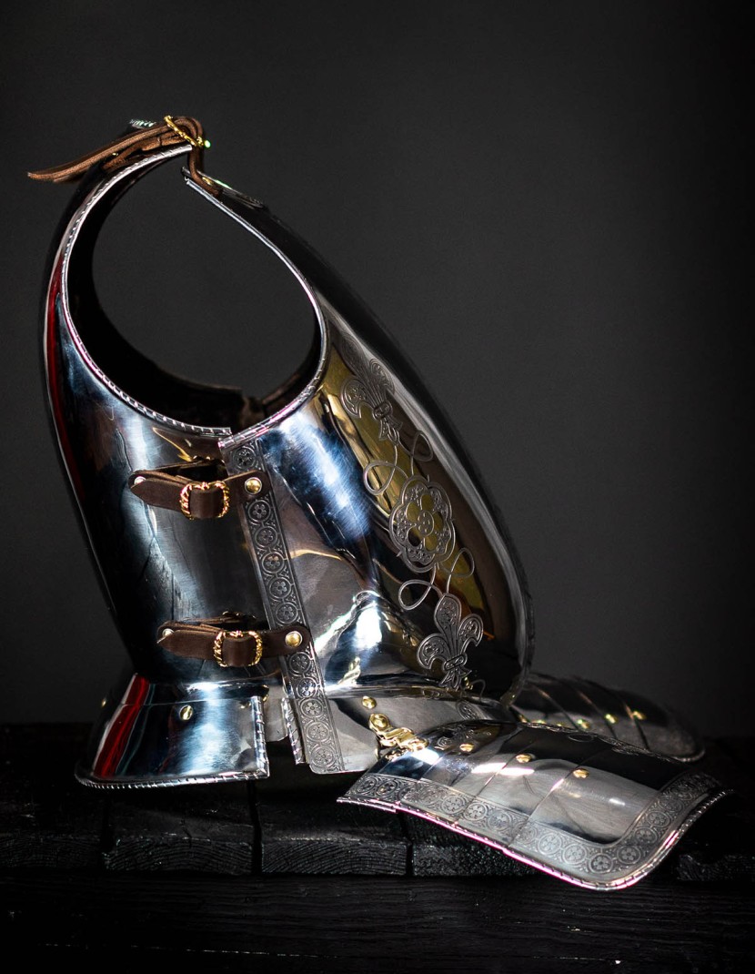 Cuirass, part of full plate armor (garniture) of George Clifford, end of the XVI century photo made by Steel-mastery.com