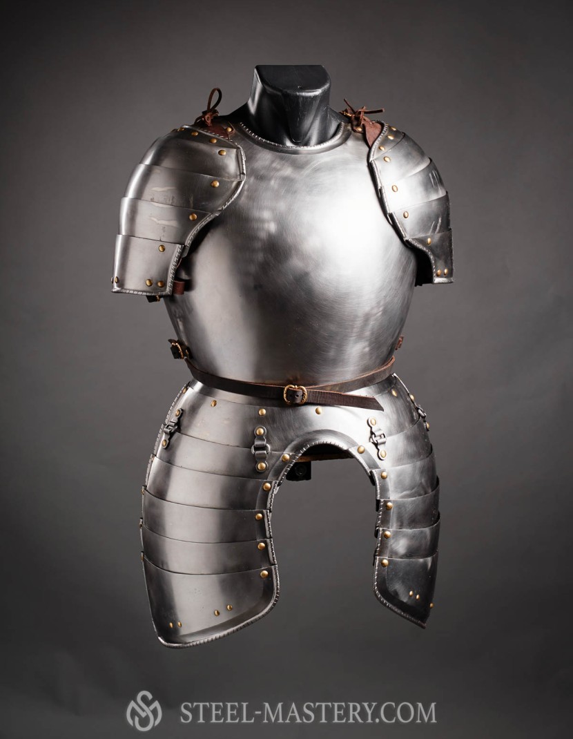 Cuirass, part of full plate armor (garniture) of George Clifford, end of the XVI century photo made by Steel-mastery.com