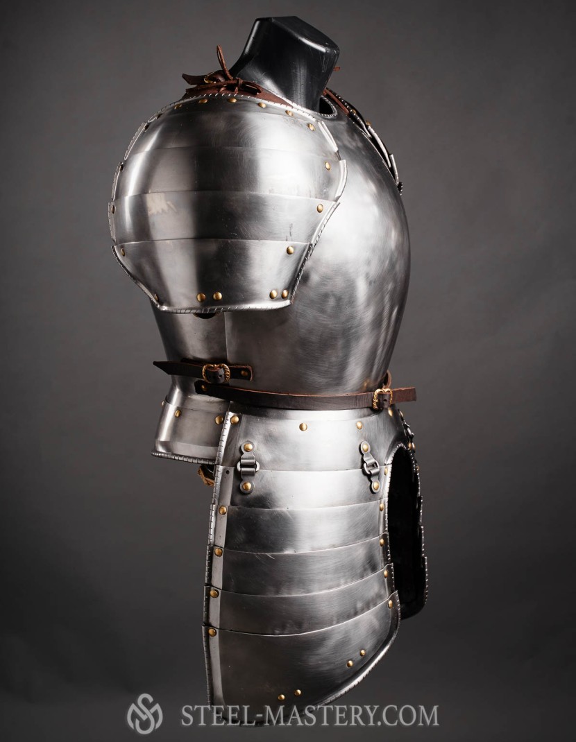 Cuirass, part of full plate armor (garniture) of George Clifford, end of the XVI century photo made by Steel-mastery.com