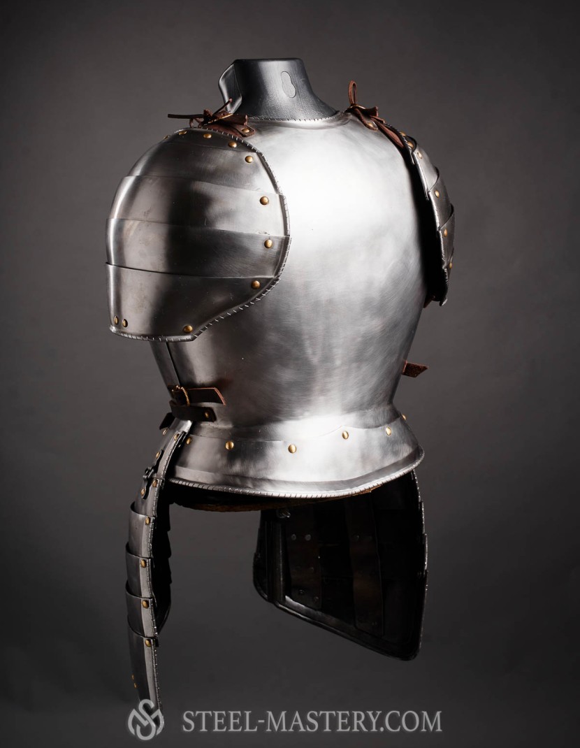 Cuirass, part of full plate armor (garniture) of George Clifford, end of the XVI century photo made by Steel-mastery.com