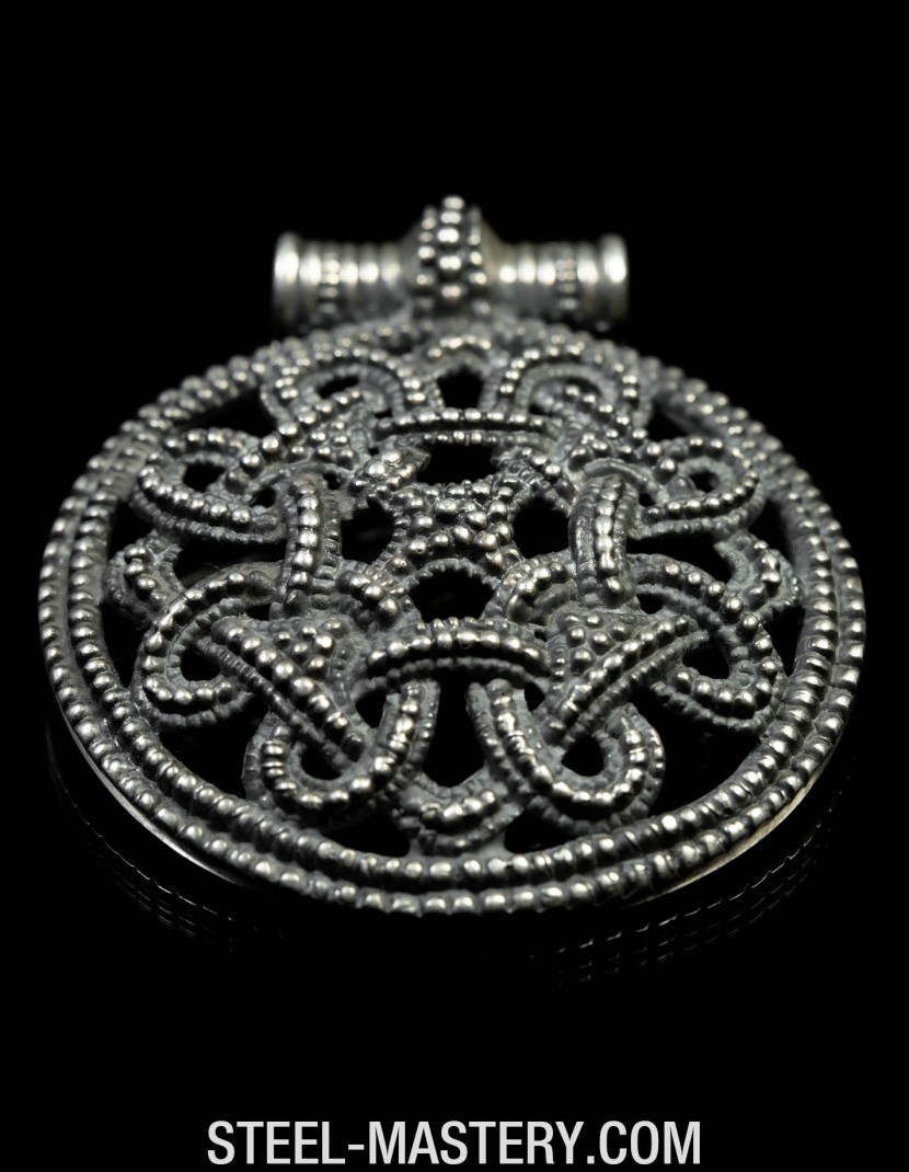 Viking borre style pendant photo made by Steel-mastery.com