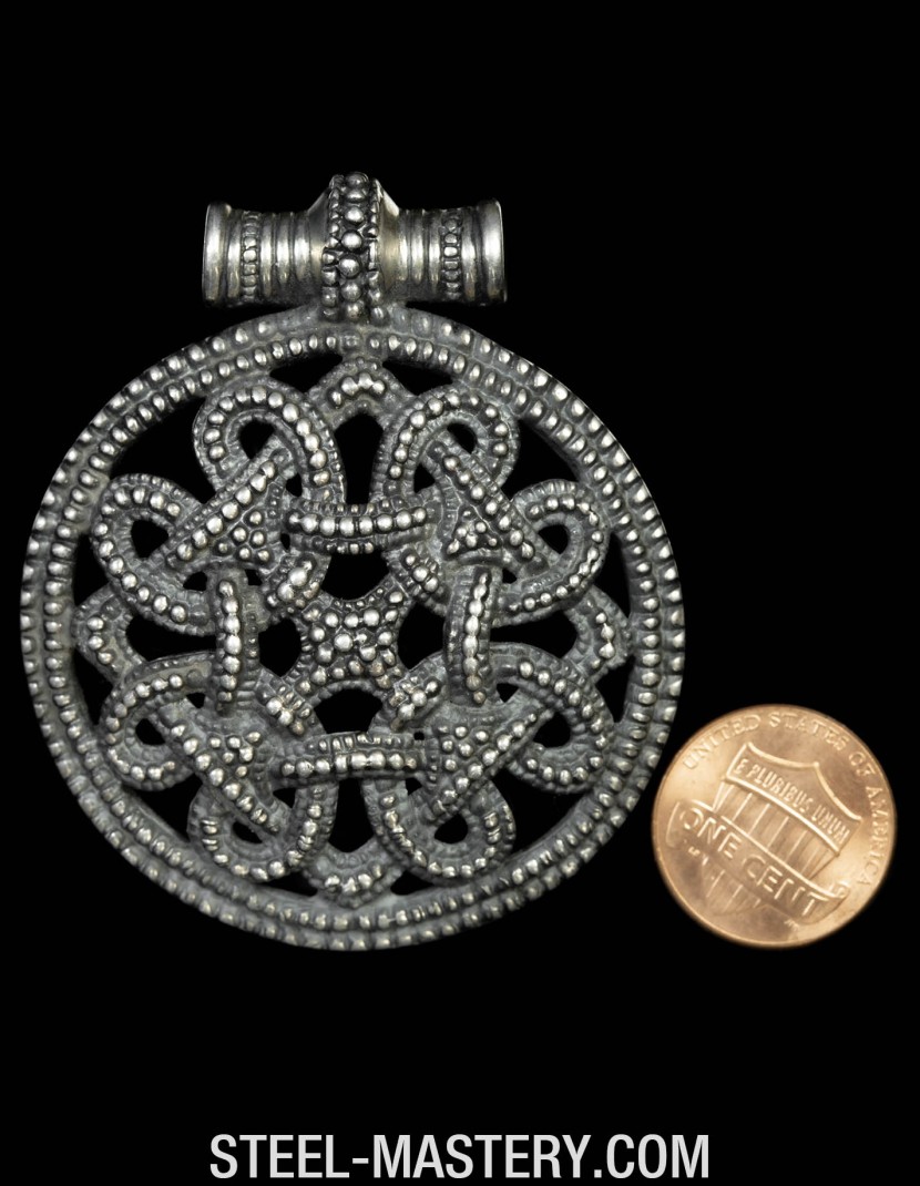 Viking borre style pendant photo made by Steel-mastery.com