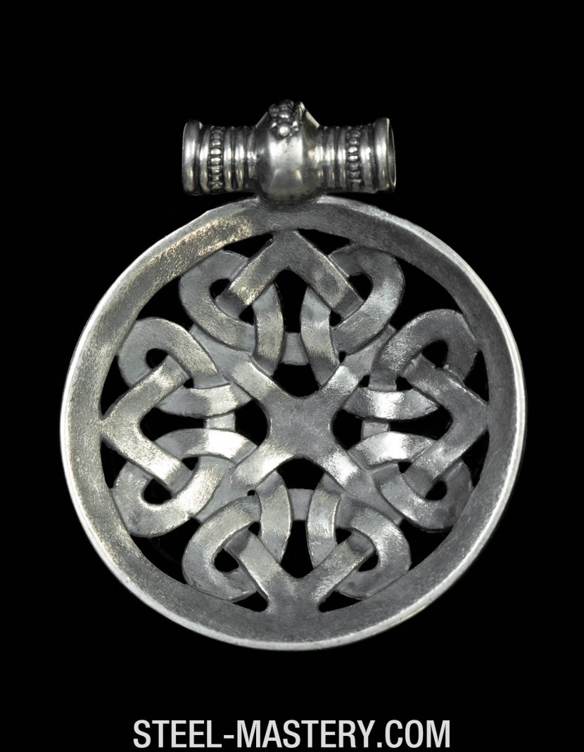 Viking borre style pendant photo made by Steel-mastery.com