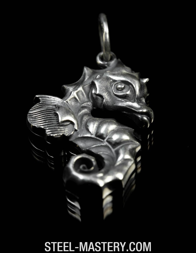 Seahorse  (sea dragon) pendant photo made by Steel-mastery.com