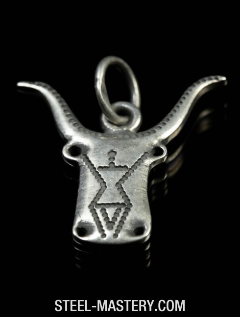 Female figure on the bull's head