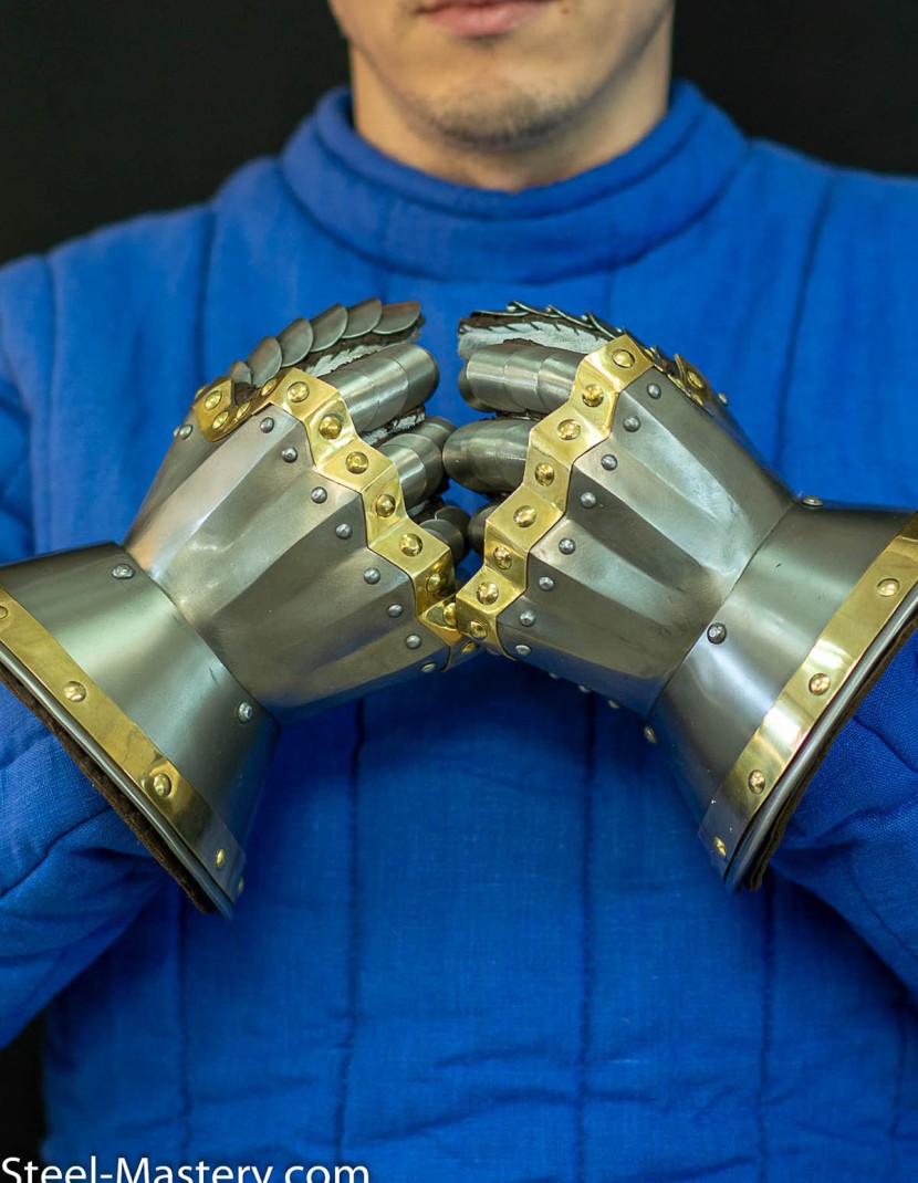 Gauntlets, end of the XIV century photo made by Steel-mastery.com