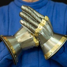 How to wear medieval gloves 