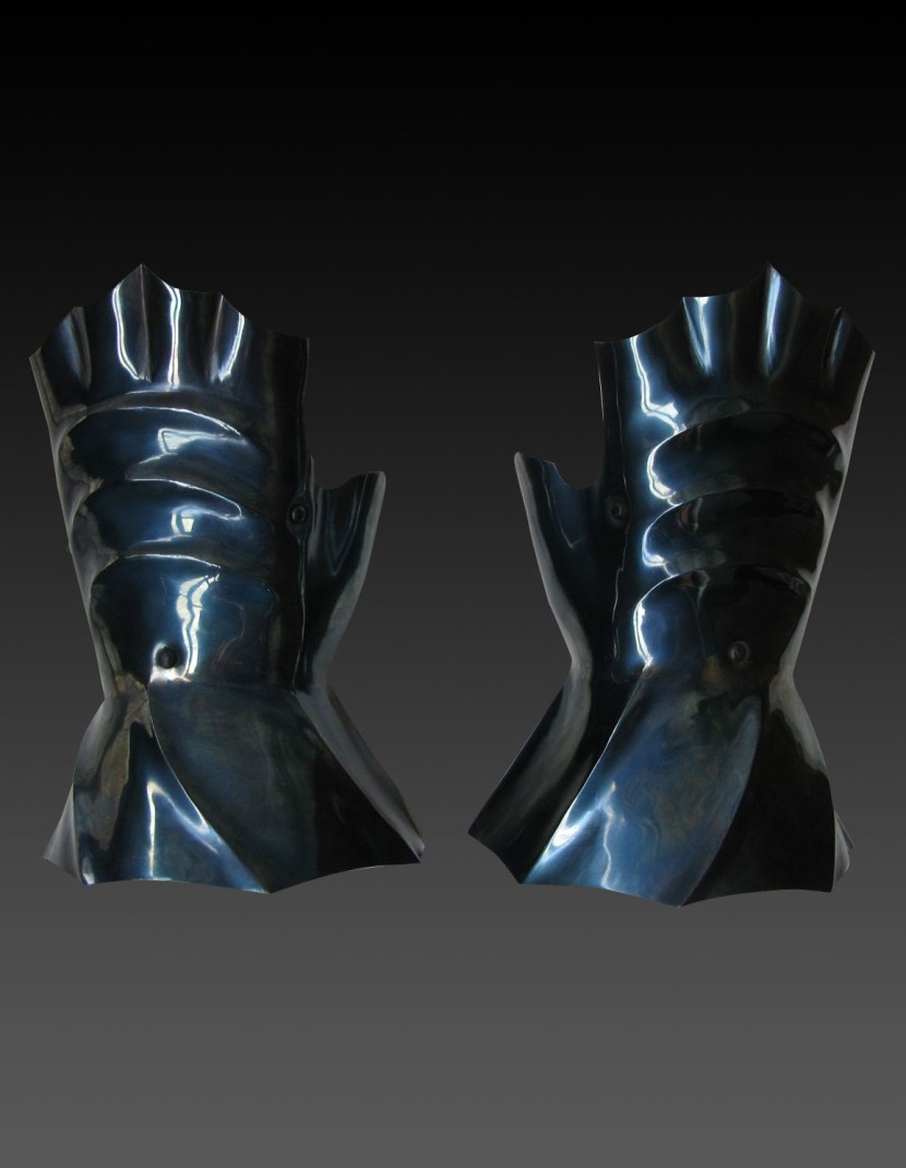 English gothic gauntlets photo made by Steel-mastery.com