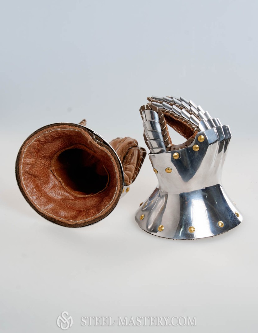 Knight s gloves of the 14th - 15th century photo made by Steel-mastery.com