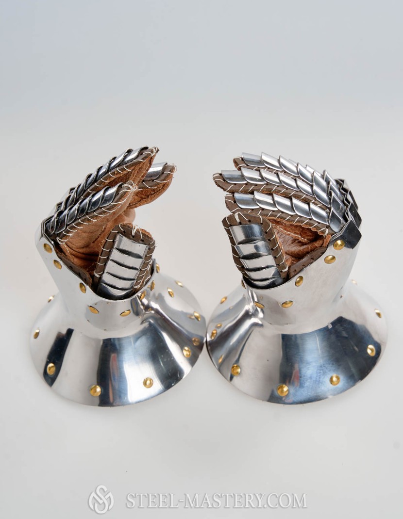 Knight s gloves of the 14th - 15th century photo made by Steel-mastery.com